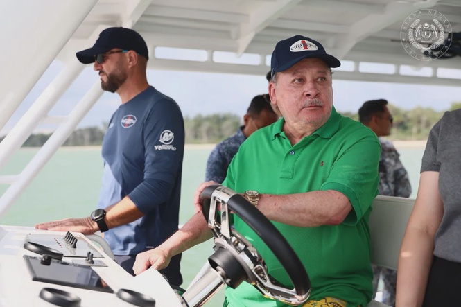 Image from: King pilots speedboat to inspect waters around Mersing