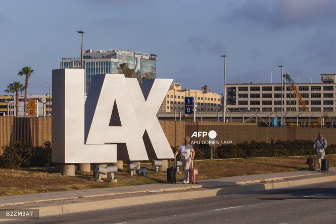 Image from: LAX chaos leaves World Cup fans frustrated