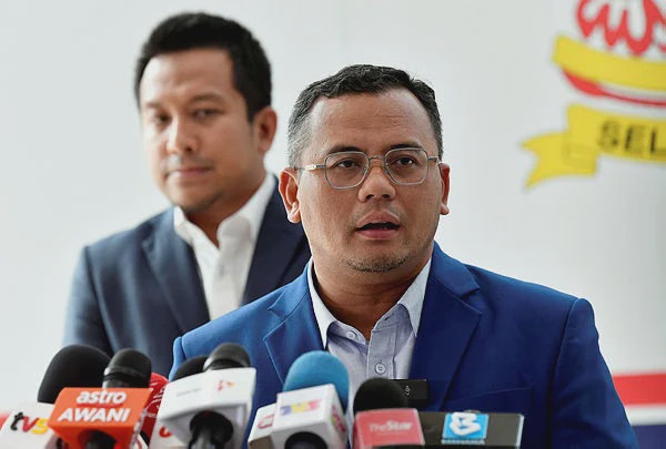 Image from: Amirudin calls out selective loyalty to royal institution