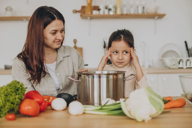 Image from: ‘She’s only eight’: Mum criticised online for expecting daughter to cook rice