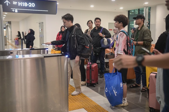 Image from: Malaysia’s bus and train terminals see festive traveller surge