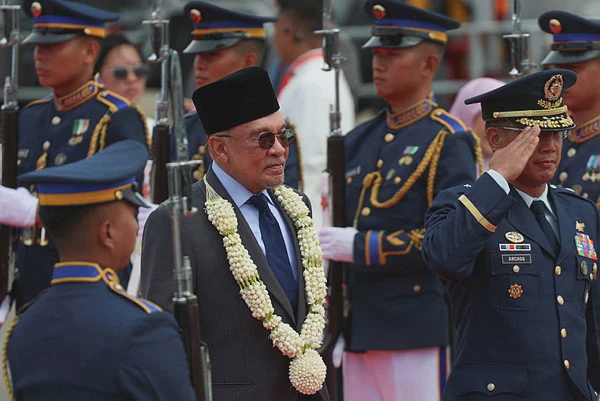 Image from: PM Anwar arrives in Cebu for ASEAN summit