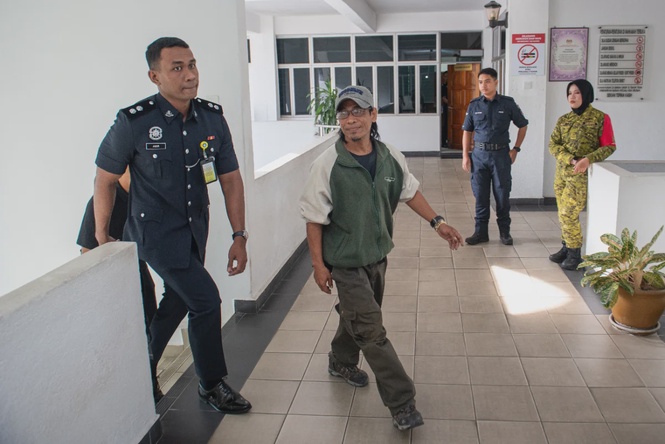 Image from: Man gets jail, fine for offensive post against the King