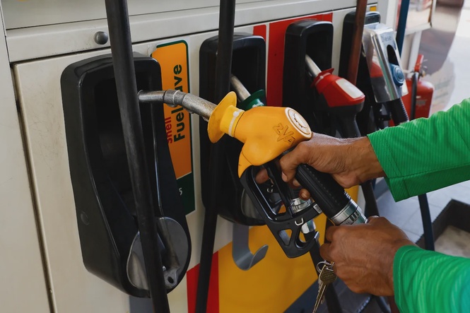 Image from: Fuel supply stable, RON95 remains at RM1.99: PM Anwar