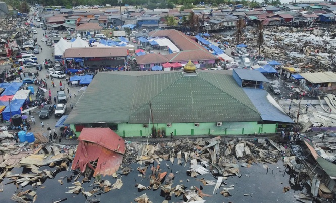 Image from: Eight relief centres housing Kampung Bahagia fire evacuees close