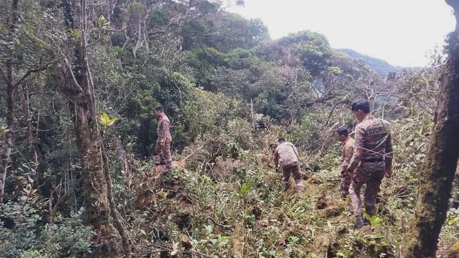Image from: Search for missing hiker Jaslinda Saludin suspended on Gunung Batu Putih
