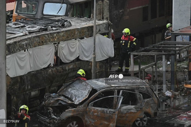 Image from: Train-bus collision kills 8 in Bangkok