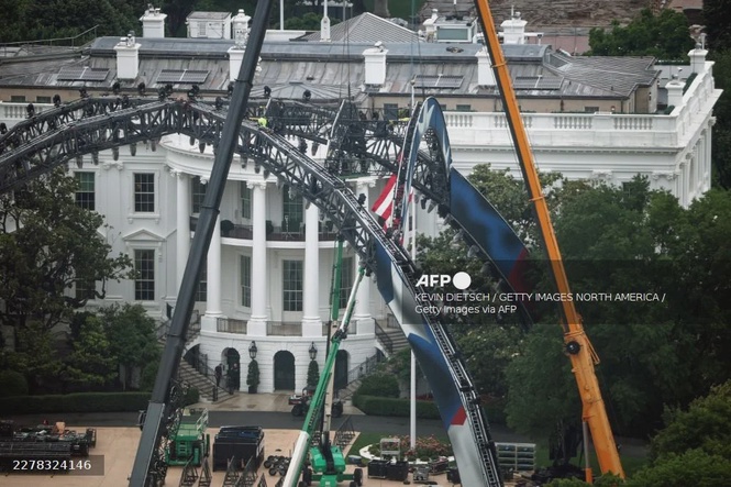 Image from: Trump turns White House lawn into UFC cage fight arena