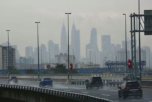 Image from: Heavy rain triggers flash floods, traffic chaos