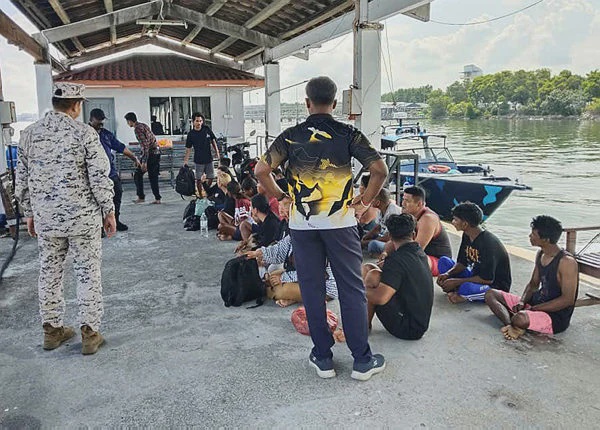 Image from: 23 illegal immigrants detained after boat capsizes off Pulau Pangkor