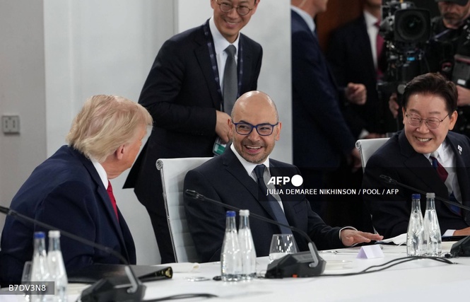 Image from: South Korean leader books golf with Trump after ‘pinky promise’