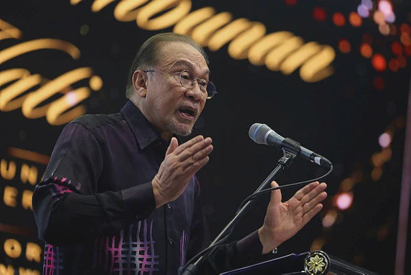 Image from: Anwar calls on Malaysians to preserive unity, reject racial sentiments