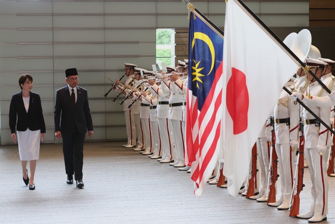 Image from: Anwar receives official welcome at Japanese PM’s office in Tokyo