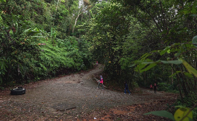 Image from: Six hikers including two mountain guides feared missing in Lojing