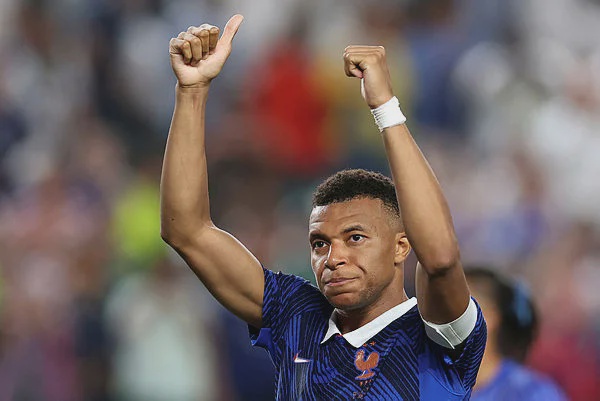 Image from: Mbappe scores twice as France beat Iraq at World Cup after two-hour storm delay