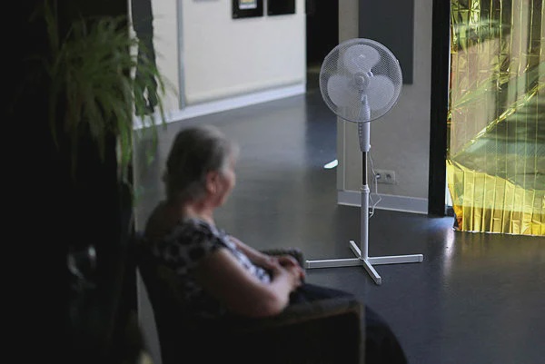 Image from: France power cuts surge as heatwave hits Europe