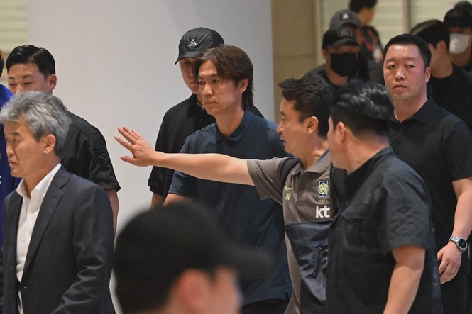 Image from: South Korea fans boo Hong Myung-bo after World Cup exit