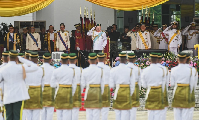 Image from: King graces Trooping of the Colours at Dataran Pahlawan Negara