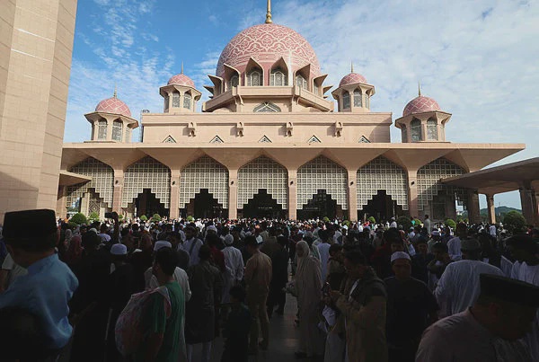 Image from: Muslims welcome 1 Muharam with prayers nationwide