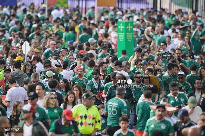 Image from: Mexico City World Cup fan zone sees scuffles as fans push for entry