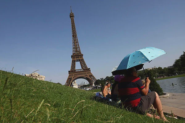 Image from: Paris heatwave forces early closures at Eiffel Tower and Louvre