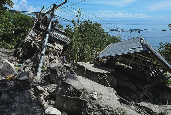 Image from: Philippines quake death toll rises to 46 as rescuers find body