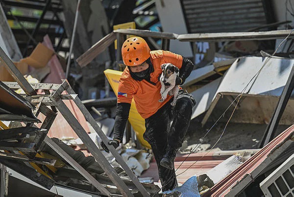 Image from: Rescuers battle rain and aftershocks as Philippines quake toll drops to 46
