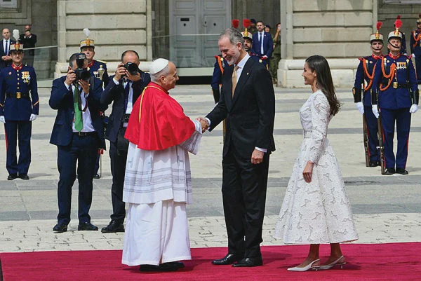 Image from: Pope calls for end to polarisation on Spain visit