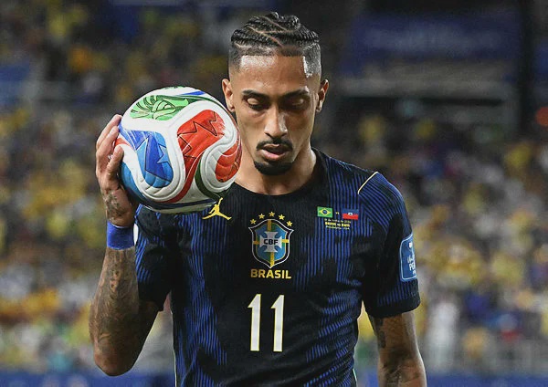 Image from: Brazil’s Raphinha to have ‘intensive treatment’ on thigh injury