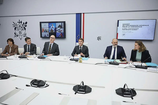 Image from: G7 allies seek to bridge divide with Trump at France summit
