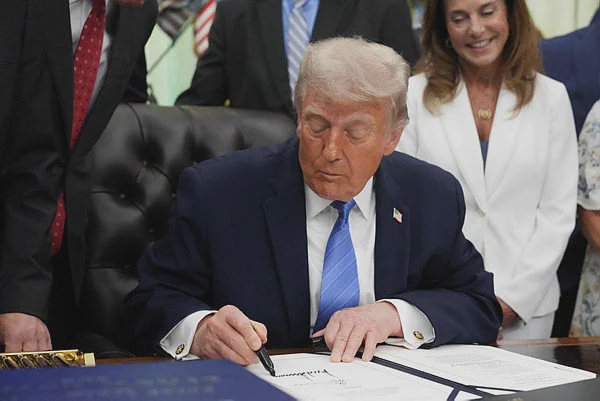 Image from: Trump vows fresh Iran strikes and seizure of oil terminals