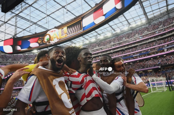 Image from: United States defeat Paraguay 4-1 in World Cup opener