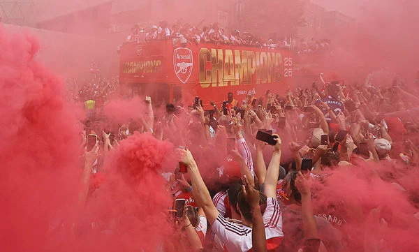 Image from: Arsenal trophy parade rescues 75, arrests 16 in London