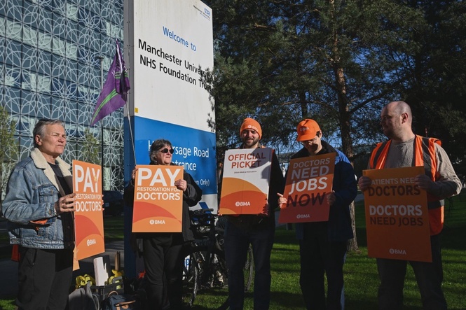 Image from: Doctors in England accept pay deal, ending strikes