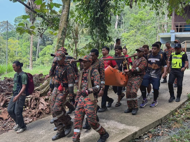 Image from: Rescued climber airlifted from Gunung Chemerong