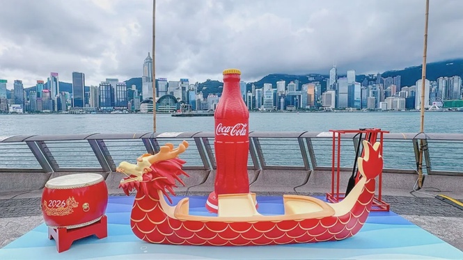 Image from: Swire Coca-Cola HK Refreshes the 2026 Sun Life Hong Kong International Dragon Boat Festival with Giant Festive Installation at the Avenue of Stars