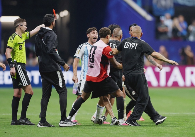 Image from: “Fifanic” trends online, fans and experts slam officiating in World Cup round of 16