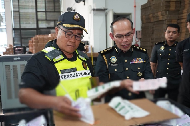Image from: KPDN raids factory over fake halal logo use