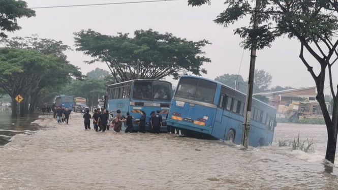 Image from: Melaka flood victims exceed 100 as rain tops Senyar levels