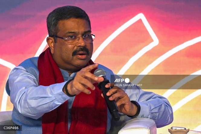Image from: Mass protests force India Education Minister out