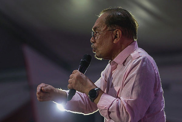 Image from: PM Anwar urges support for Malaysian Muay Thai title bid