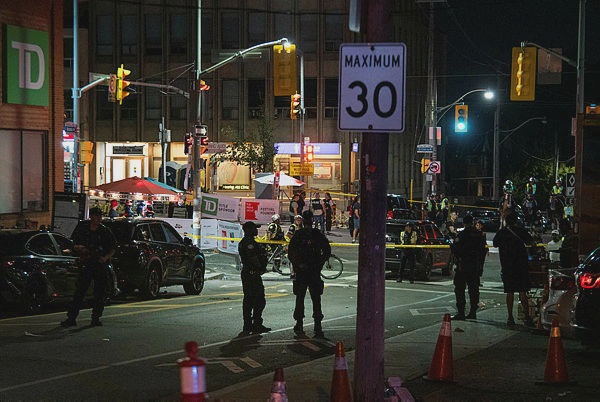 Image from: 2 dead, 3 hurt in Toronto shooting, attacker at large
