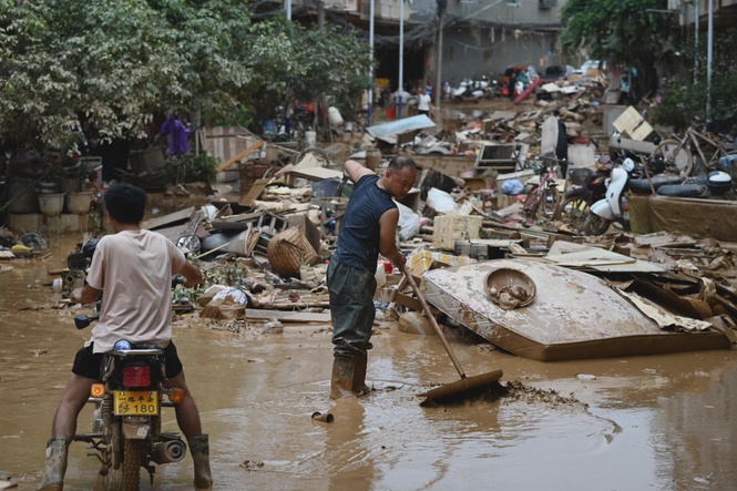 Image from: Cleanup underway as death toll from China floods hits 39
