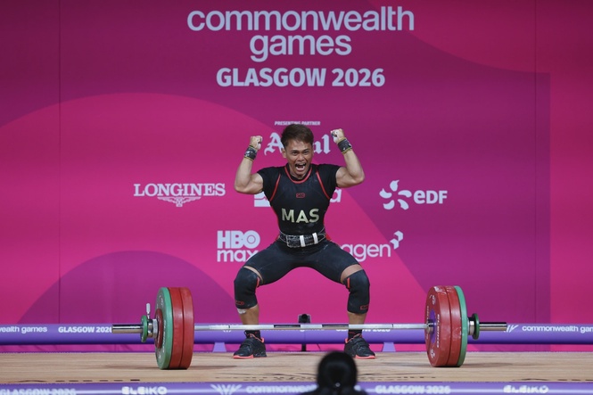 Image from: Cramps fail to stop Mohamad Aniq from winning first Glasgow gold