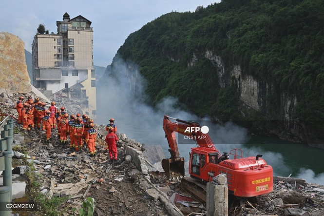 Image from: Death toll from China landslide rises to 51, 10 missing