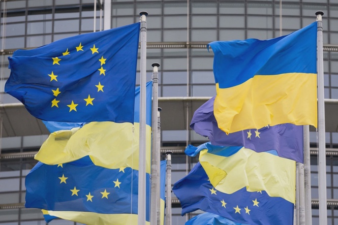 Image from: EU extends right to stay for Ukrainians, excludes military-age men