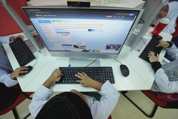Image from: Education Ministry aims to bridge digital divide in Malaysia’s new blueprint