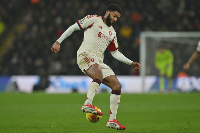 Image from: Gomez injury mars start of Iraola era at Liverpool