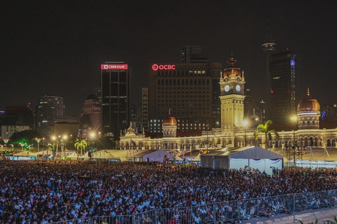 Image from: DBKL to clean up Dataran Merdeka after World Cup final mess