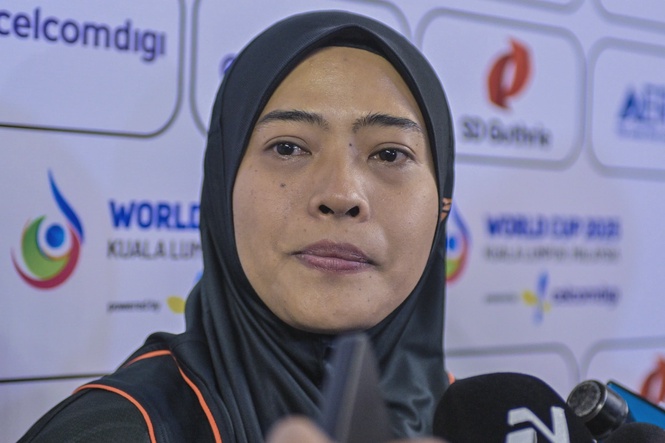 Image from: Emma Firyana becomes world number one lawn bowler